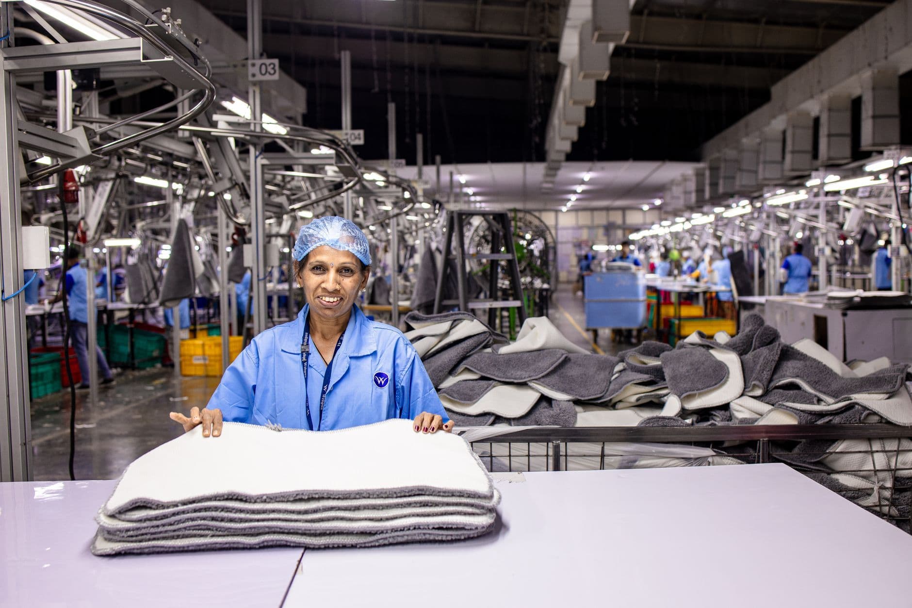 El salario mínimo sube 23 % y la brecha salarial se amplía: ¿Para quién es realmente la medida?
